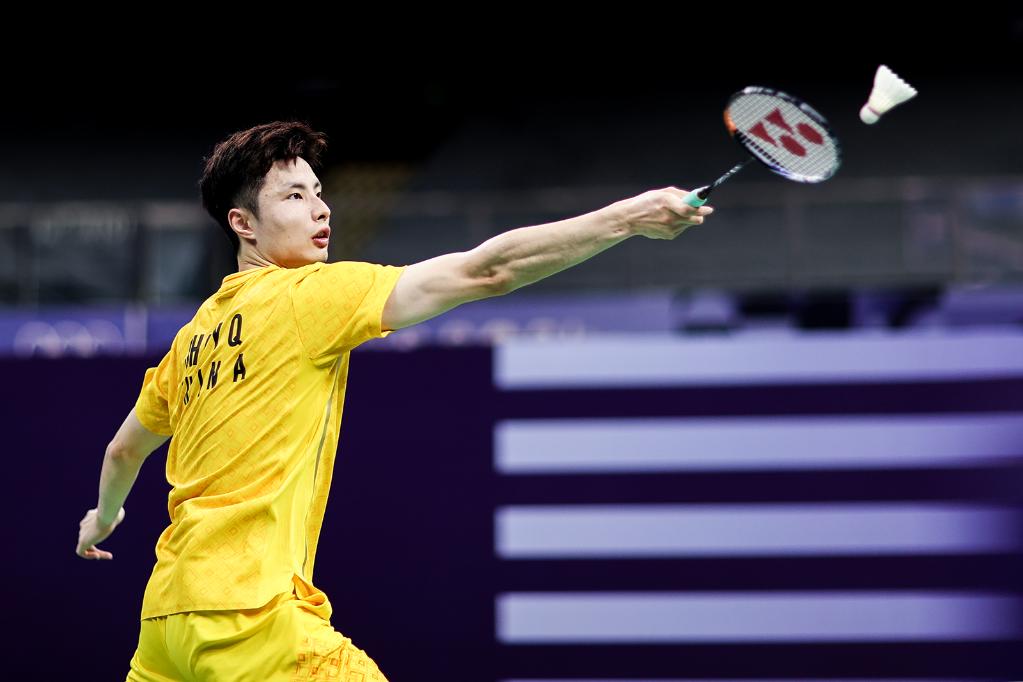 他依然显得 他依然显得